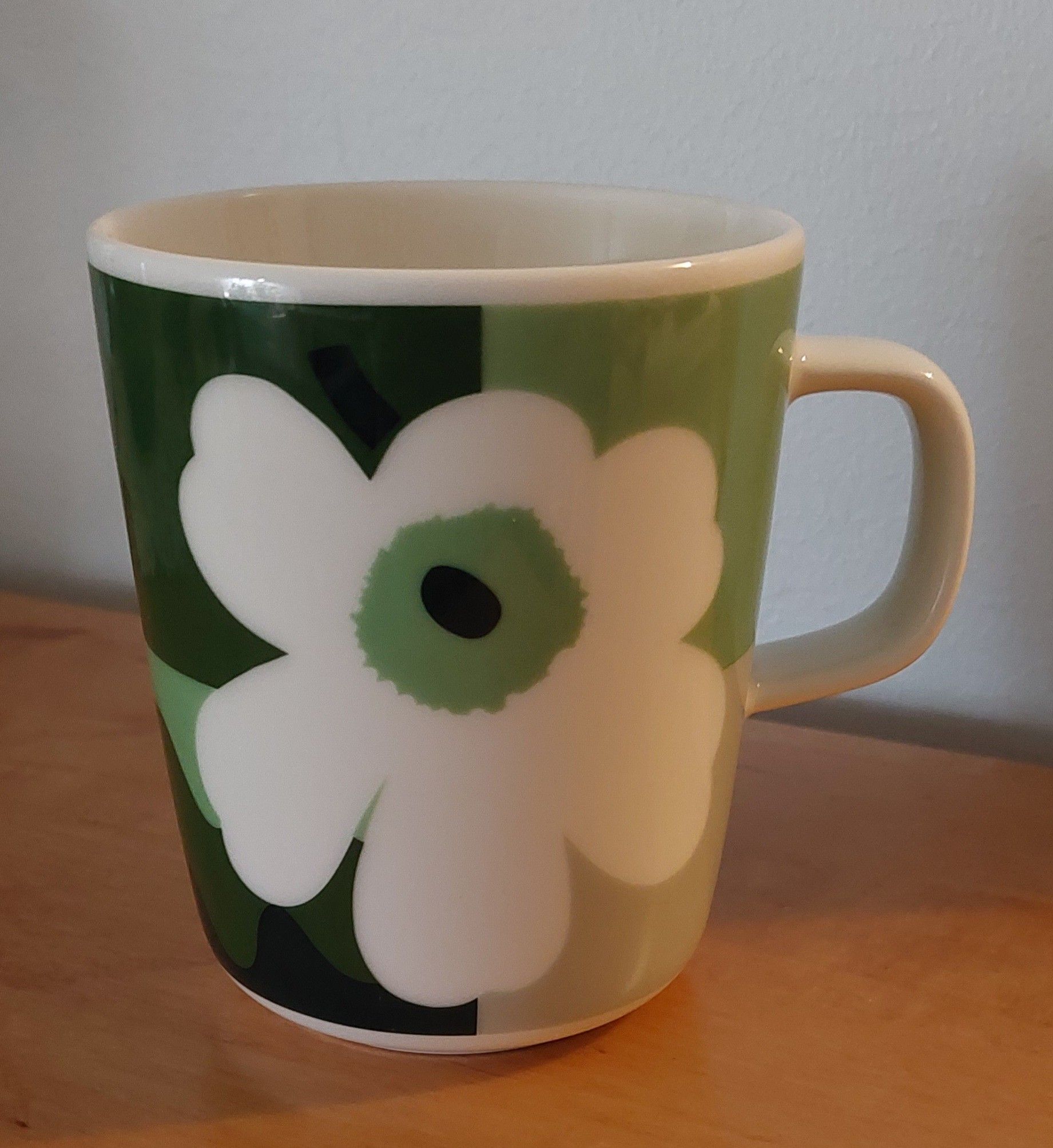 Marimekko Oiva Co created muki 2 5 dl valkoinen vihreä Franckly