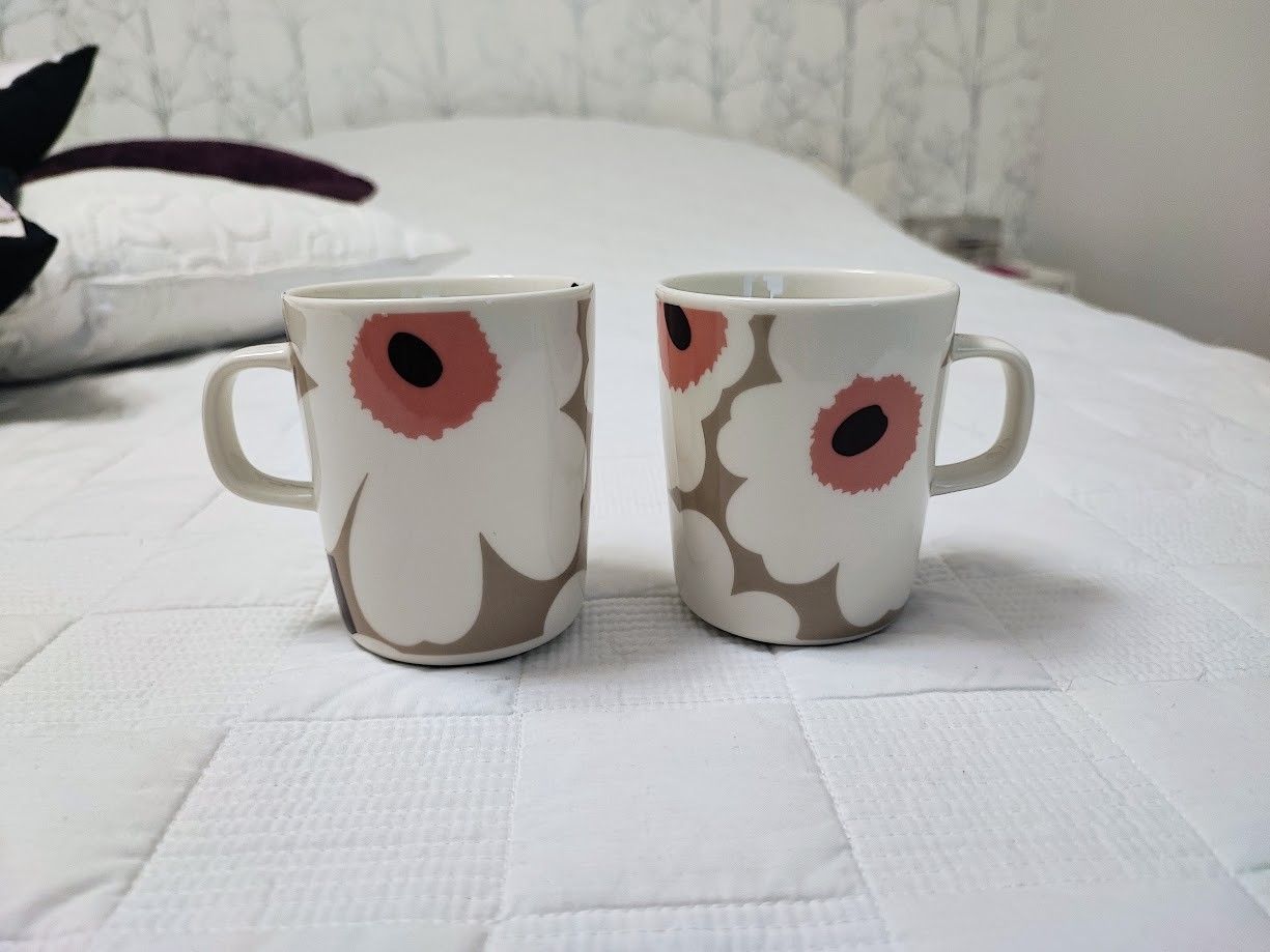 Oiva Unikko Mug 2 5 Dl White Clay Powder Red Franckly