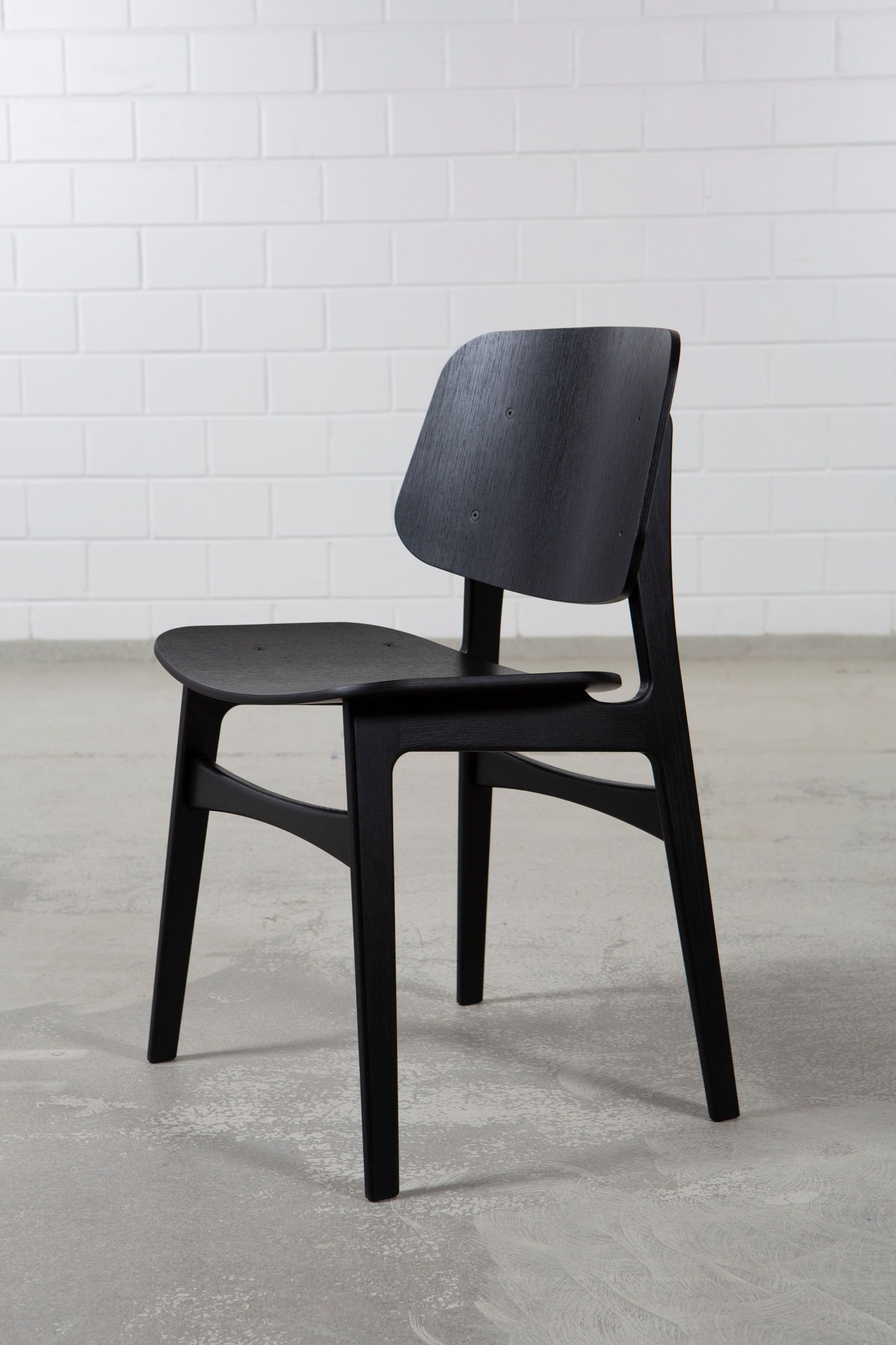Søborg chair 3050, wood base, black oak | Franckly