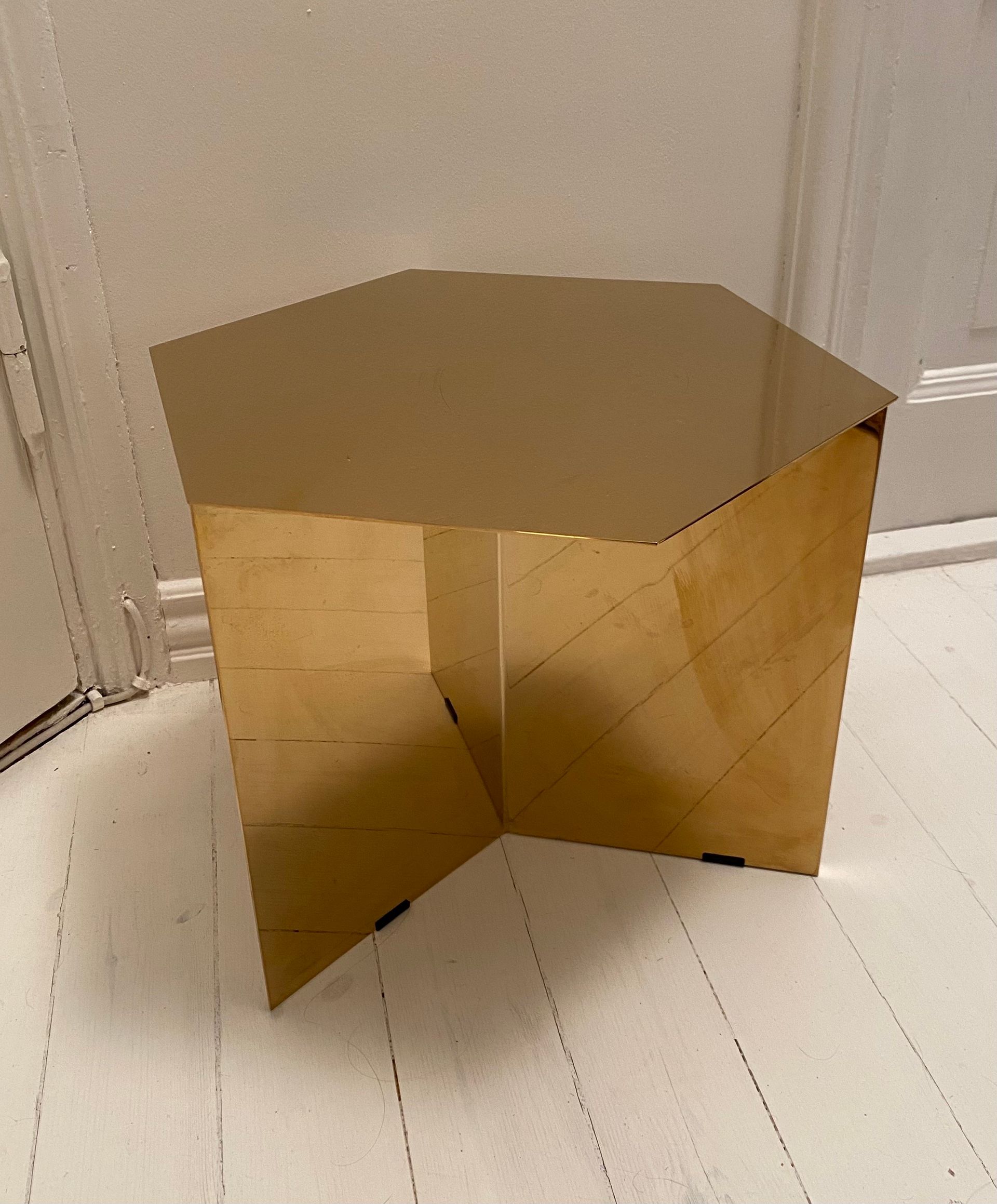 Slit table, hexagon, brass | Franckly