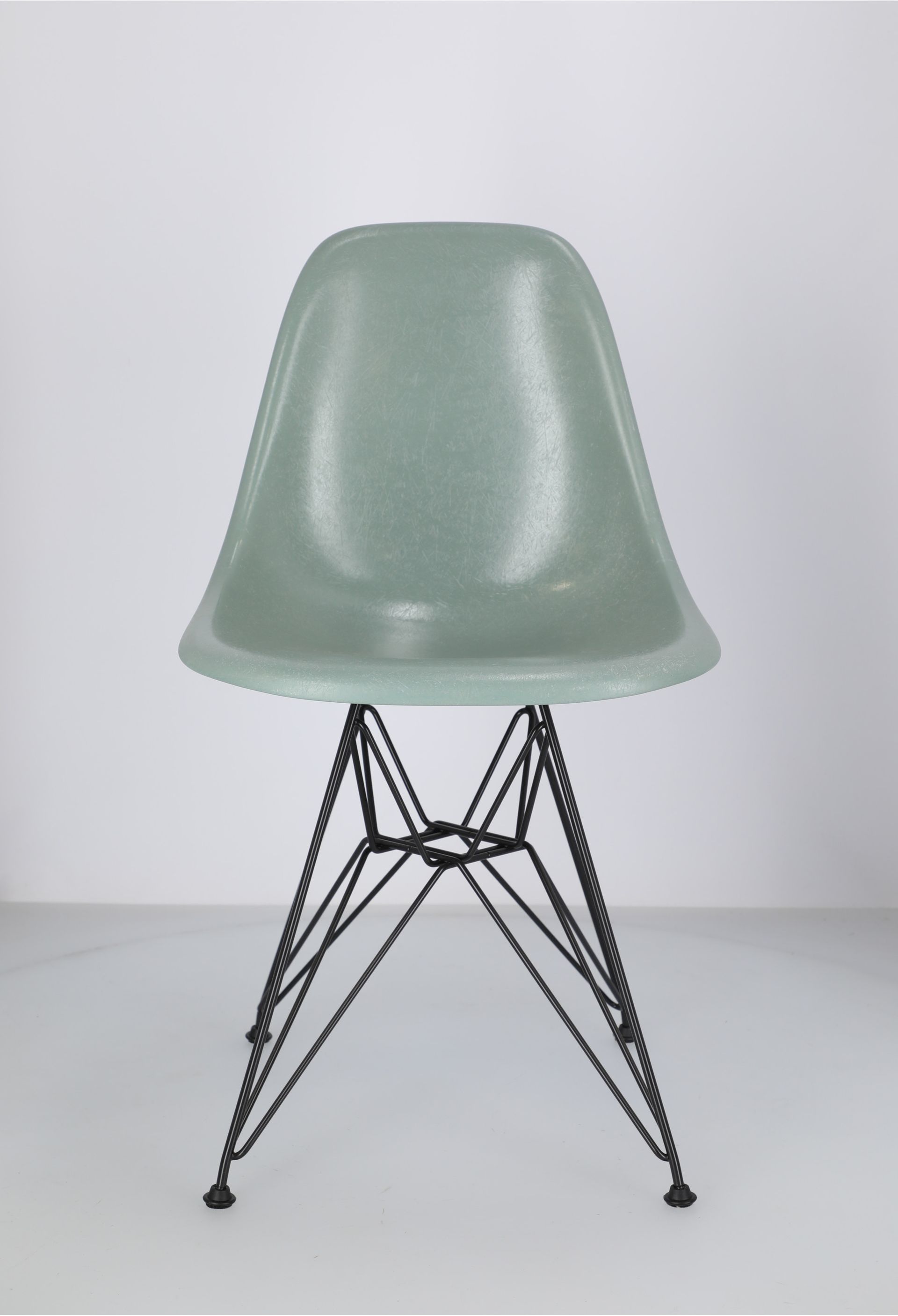 Eames DSR Fiberglass Chair, sea foam green black Franckly