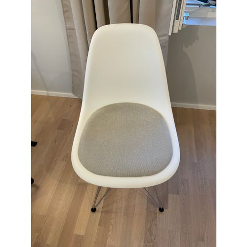 Eames DSR chair, white chrome warm grey/ivory cushion Franckly