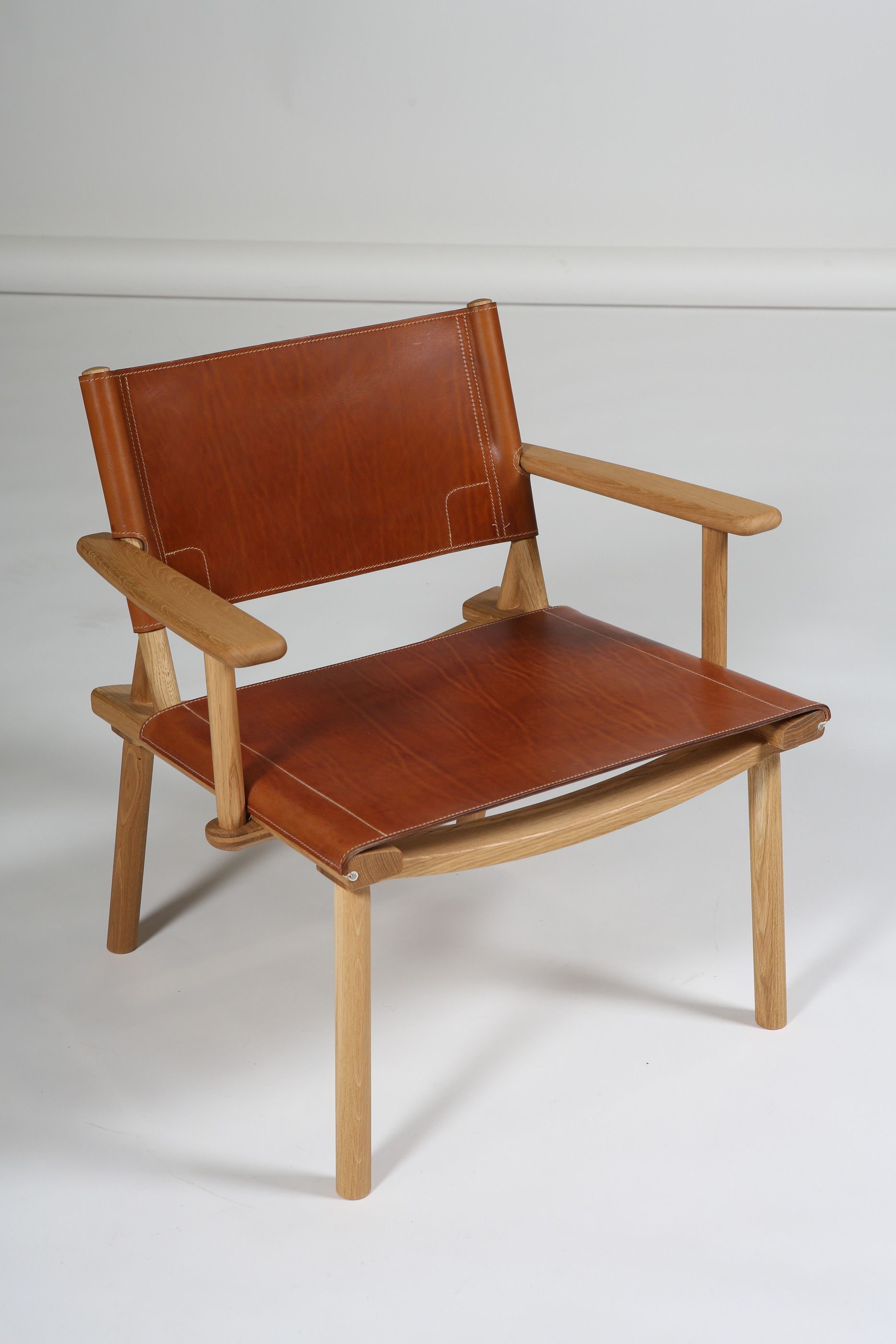 December Lounge chair, oak cognac leather Franckly