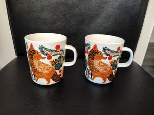 Marimekko Oiva - Ketunmarja mug 2,5 dl, white - red brown - dark green |  Pre-used design | Franckly