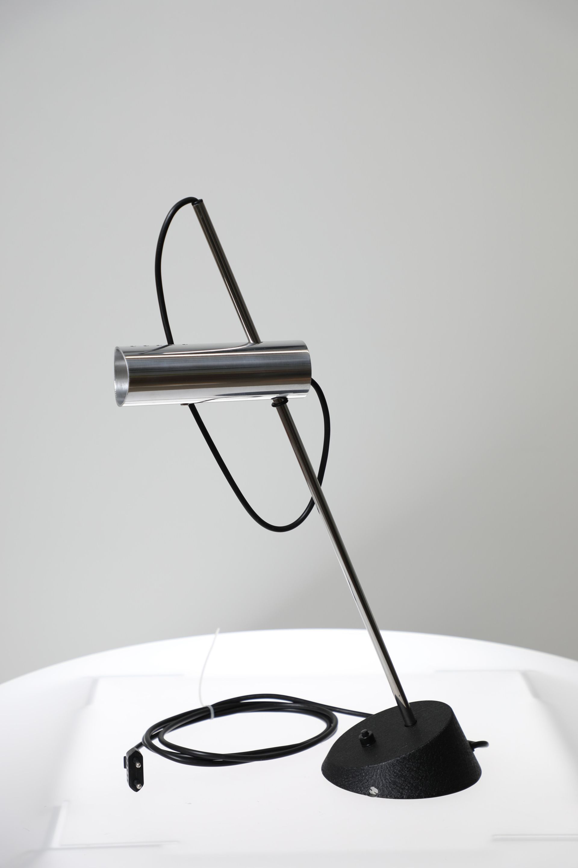 Can a Desk Lamp Handle 60 Hertz Frequency? Expert Insights