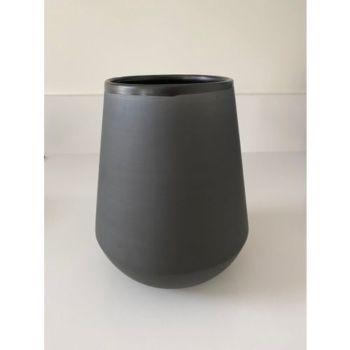 Eclipse vase, black Franckly