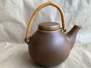 Arabia GA teapot, rattan handle, brown | Pre-used design | Franckly