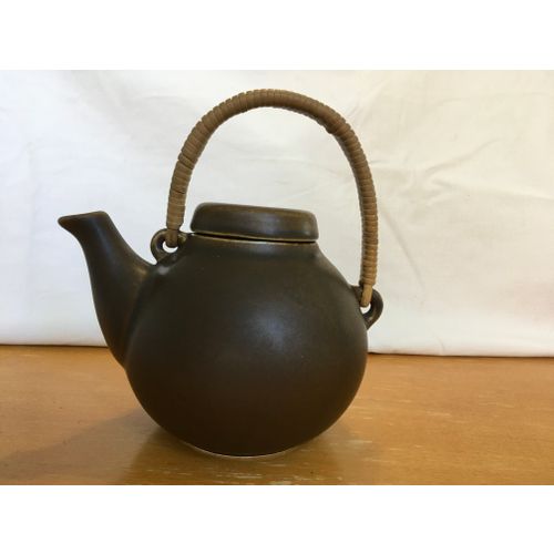 GA teapot, rattan handle, brown small (GA1) Franckly