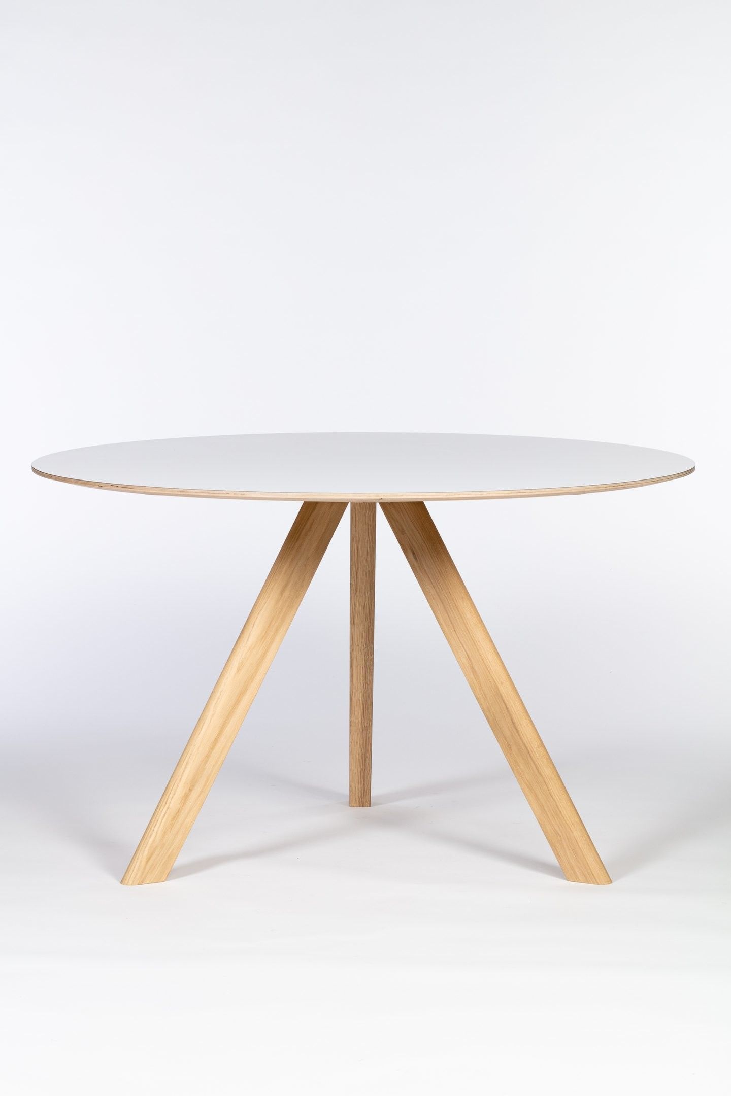 HAY CPH20 round table, 120 cm, lacquered walnut